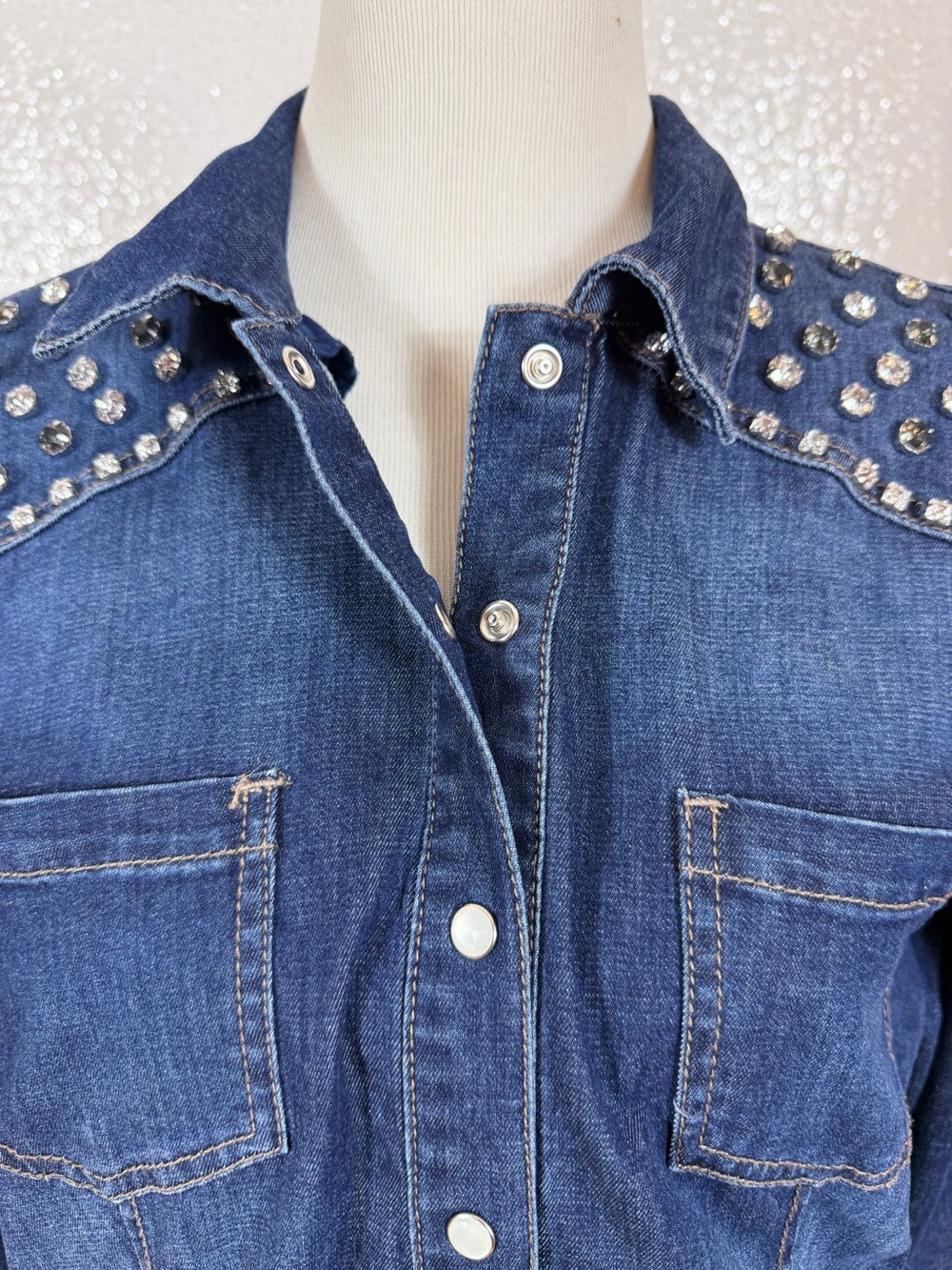 Chico’s Size 2 Denim Pearl Snap Shirt Rhinestone Studded Western Long Sleeve L - Picture 12 of 14